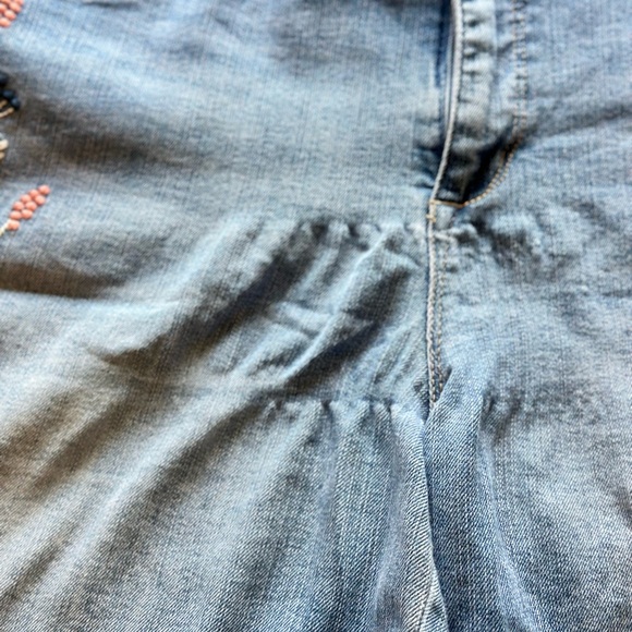 Vintage America Blues Women’s Size 12 Bestie Shorts Embroidered Floral Jeans - Picture 3 of 8